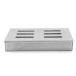 Caja para ahumar metálica resistente, diseñada para soportar altas temperaturas en parrillas y hornos, con acabado elegante y duradero.