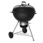 Barbacoa de carbón Weber Master-Touch de 67 cm con tapa y cuerpo vitrificados, sistema de limpieza One-Touch y ruedas resistentes.