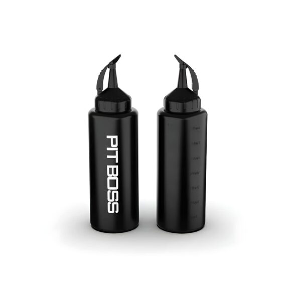 Dos biberones de cocina negros marca Pit Boss con tapa abatible, capacidad de 355 ml, y medidas impresas en el lateral.