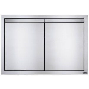 Puertas dobles empotradas Napoleon de acero inoxidable de 91x61 cm para cocina exterior, con diseño moderno y cierre suave.