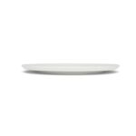 Vista lateral de un plato de porcelana dura Weber, mostrando su diseño fino y elegante.