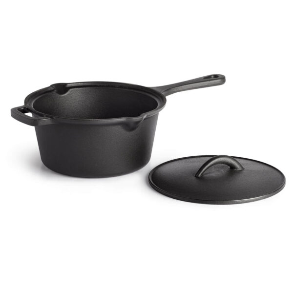 Cacerola de hierro fundido negra de 18 cm con tapa y manija, capacidad de 2 litros, ideal para cocinar y servir.