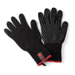 Par de Guantes Premium Weber negros con detalles rojos y palma de silicona antideslizante.