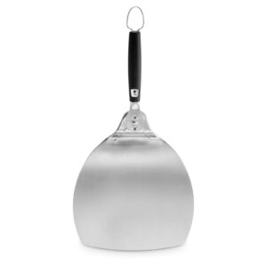 Pala para pizza de acero inoxidable Weber con mango giratorio, diseño ergonómico y superficie resistente de 57 x 32 cm