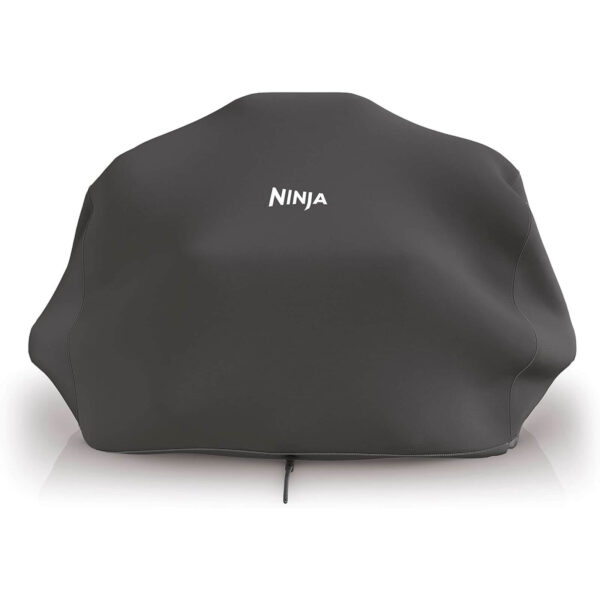 Funda negra Ninja Woodfire para parrilla, mostrada en fondo blanco.