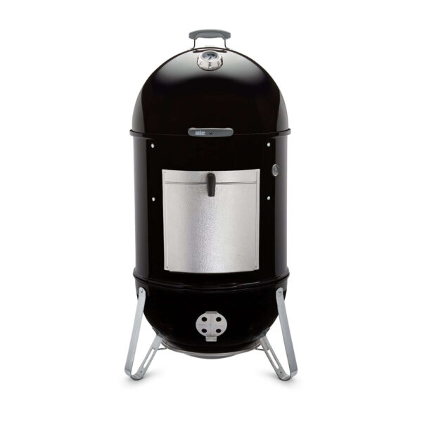 Vista frontal del ahumador Weber Smokey Mountain Cooker de 57 cm con termómetro integrado en la tapa.