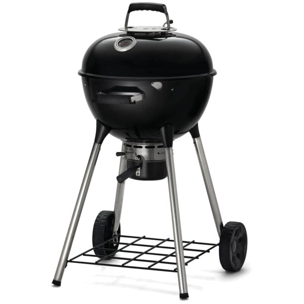 Vista frontal de la barbacoa Napoleon Kettle de 47 cm, modelo 2024, completa y lista para cocinar, con todas sus características destacadas.