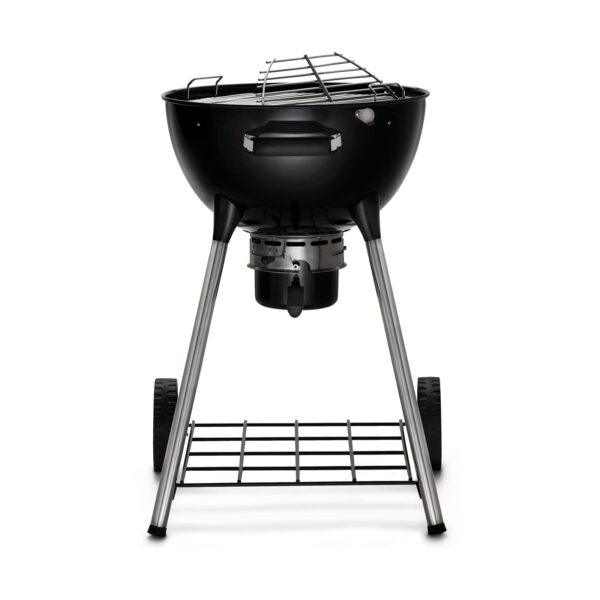 Barbacoa Napoleon Kettle de 47 cm, modelo 2024, con la parrilla abierta en su máxima extensión para un acceso total al carbón.