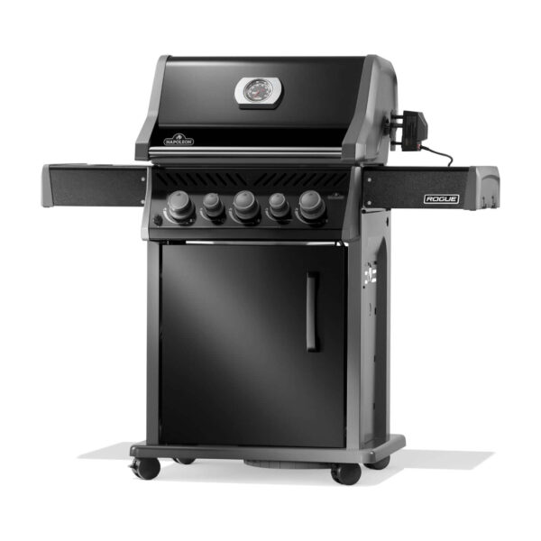 Parrilla Napoleon Rogue 425 All Black con diseño elegante, termómetro integrado y estante lateral plegable.