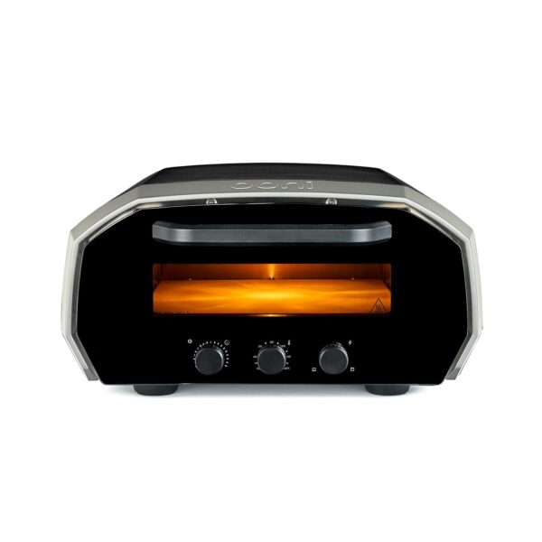 Vista frontal del horno de pizza Ooni Volt 12 con controles ajustables y luz interna