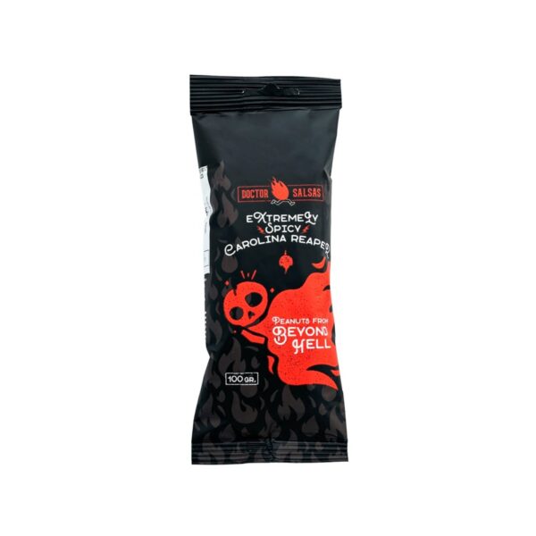 Paquete de Cacahuetes del Infierno de 100 gramos con un diseño negro y detalles en rojo. Incluye una ilustración de un cráneo en llamas y la inscripción "Extremely Spicy Carolina Reaper" en el centro. La marca Doctor Salsas aparece en la parte superior.