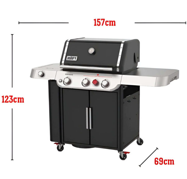 Barbacoa Weber Genesis E-335 con dimensiones de 157 cm de ancho, 123 cm de altura y 69 cm de profundidad.