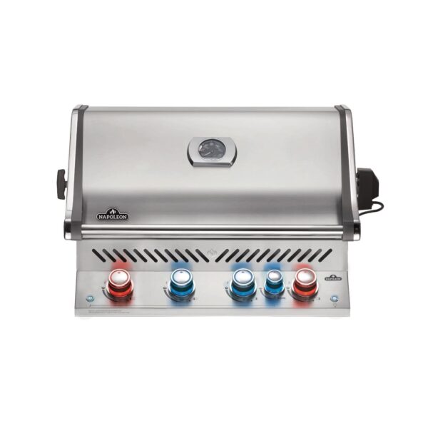 Barbacoa de Gas Napoleon Prestige Pro 500 RB encastrada en acero inoxidable con perillas iluminadas y termómetro en la tapa.