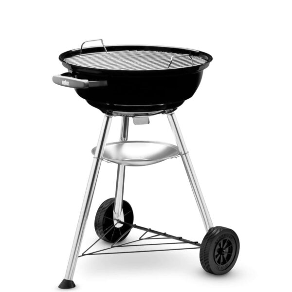 Barbacoa de carbón portátil Weber Compact Kettle de 47 cm con diseño clásico y parrilla lista para cocinar.