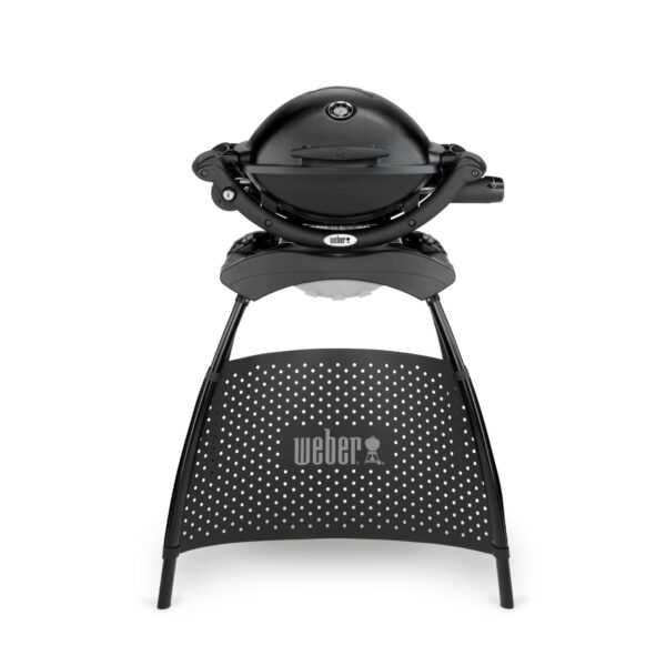 Barbacoa Weber Q 1200 en color negro con soporte, vista frontal con mesas laterales plegadas.