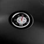 Termómetro integrado en la tapa de la barbacoa Weber Q 1200.