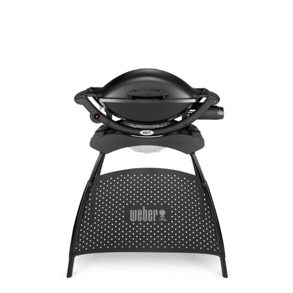 Barbacoa de gas Weber Q 2200 Black con la tapa cerrada, montada en su soporte.