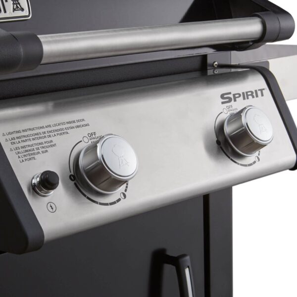 Perillas de control de temperatura y encendido en la barbacoa Weber Spirit E-215 GBS.