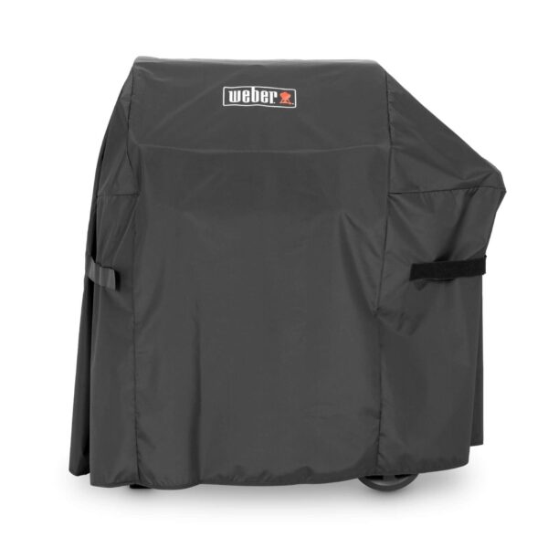 Funda Premium Spirit de Weber negra cubriendo una barbacoa, con correas de ajuste laterales y el logo de Weber en la parte superior.