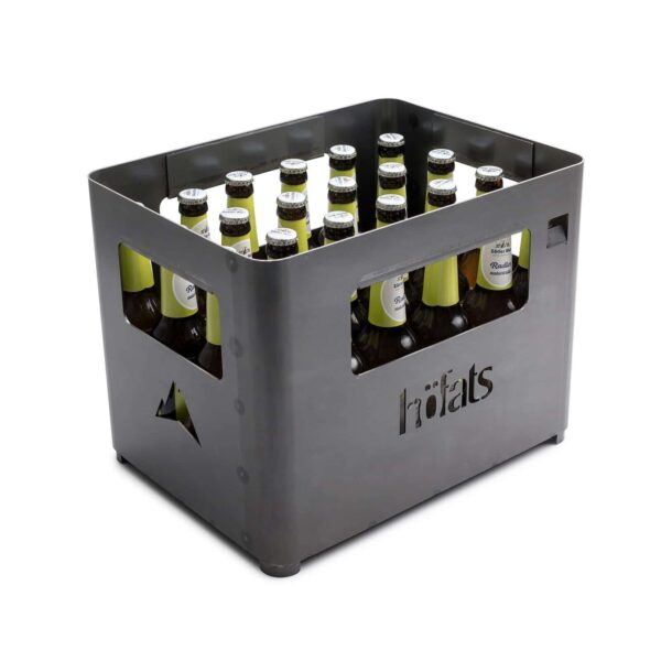 BEER BOX Black de Höfats repleto de botellas de cerveza, destacando su uso como enfriador portátil.