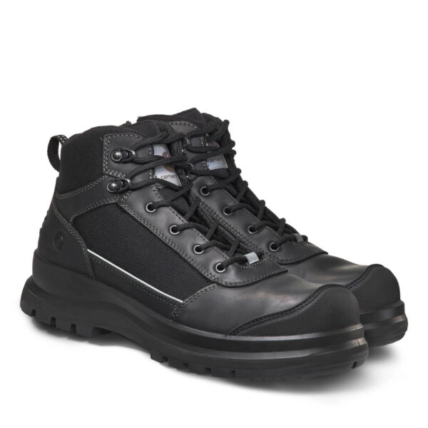 Botas de seguridad Carhartt en color negro con puntera de fibra de vidrio y suela Vibram antideslizante.