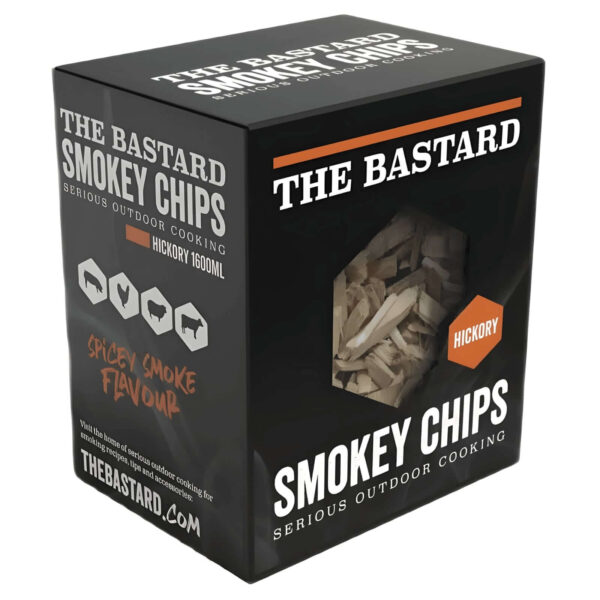 Caja de astillas de madera de nogal americano The Bastard Smokey Chips, con sabor especiado, ideal para ahumar carnes y aves.