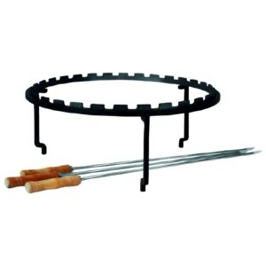 Set de brochetas OFYR con soporte circular dentado y tres brochetas de acero inoxidable con mangos de madera.