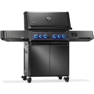 Barbacoa de gas Napoleon Phantom Prestige 500 RSIB en color negro mate con perillas iluminadas.