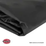 Detalle del tejido negro plegado de la funda Char-Griller 5533 con texto en español sobre resistencia a la intemperie.