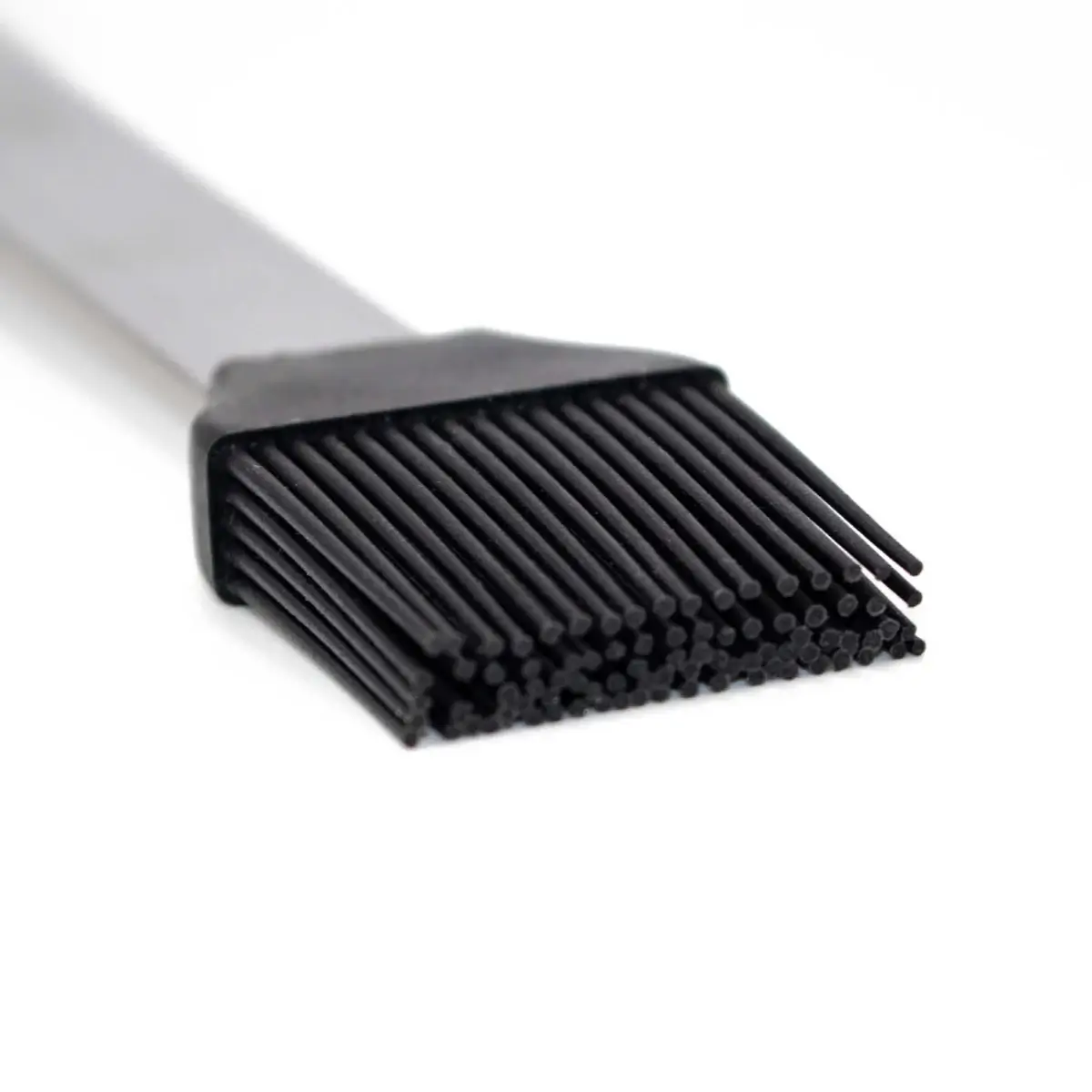 Detalle de las cerdas de silicona de la brocha para barbacoa Char-Griller
