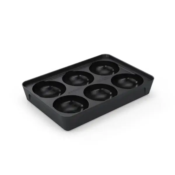 Bandeja Gozney Dough Tray abierta con seis compartimentos para bolas de masa sobre fondo blanco.