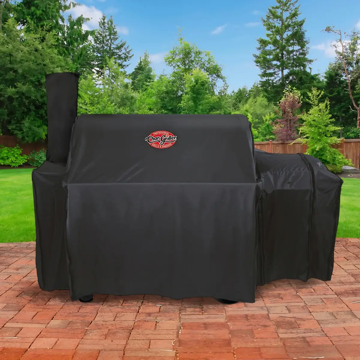 Funda Char-Griller Grand Champ colocada sobre la barbacoa