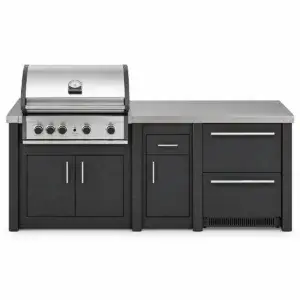 Vista frontal de la cocina exterior Grandpro AluKitchen Pro Elite grafito con barbacoa, módulo de trabajo y frigorífico de dos cajones cerrados.