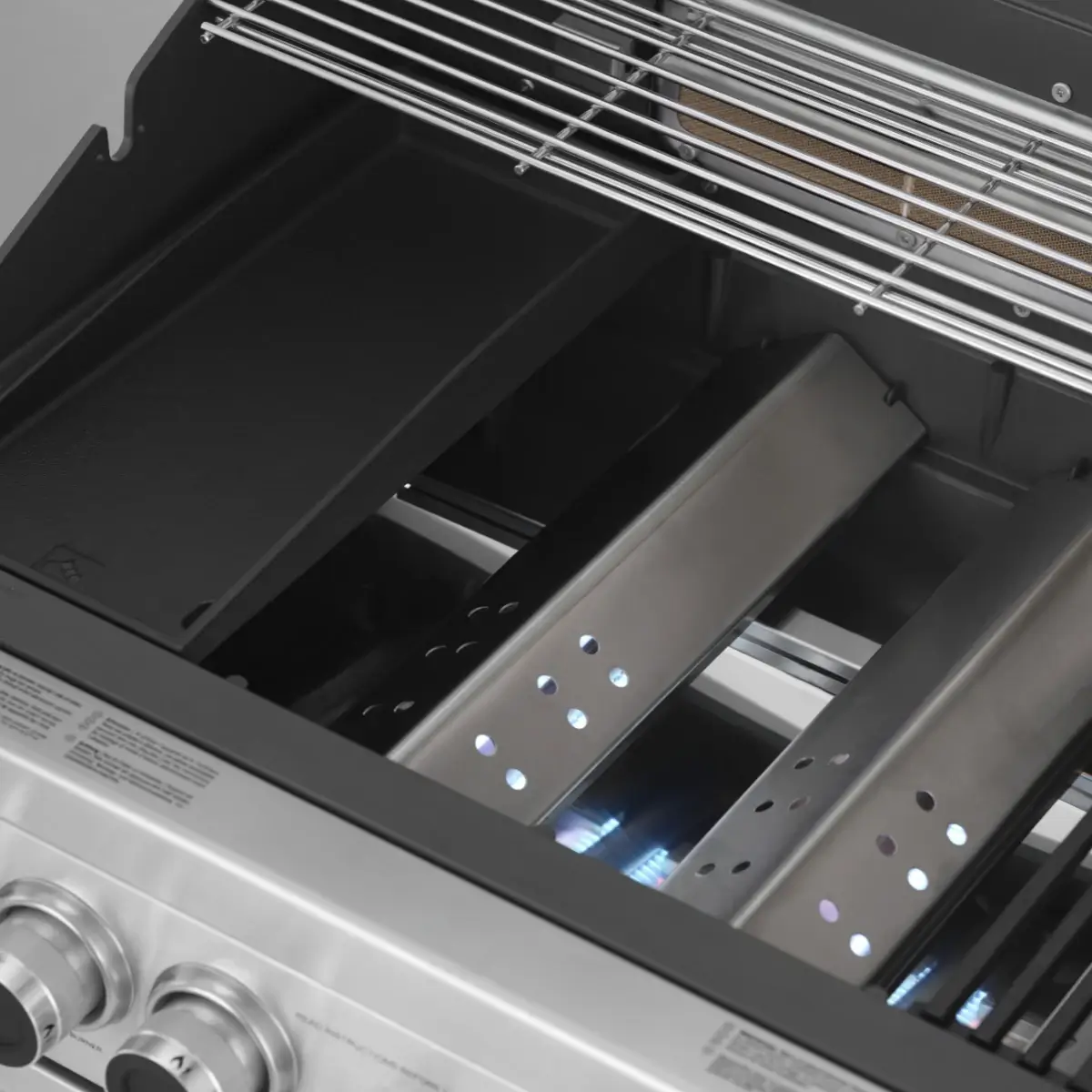 Quemadores principales de la barbacoa Grandpro Pro Elite en funcionamiento